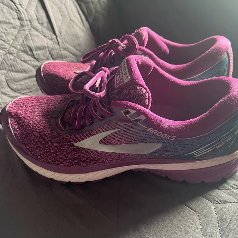 Brooks Women’s maroon Ghost 10 Sneakers